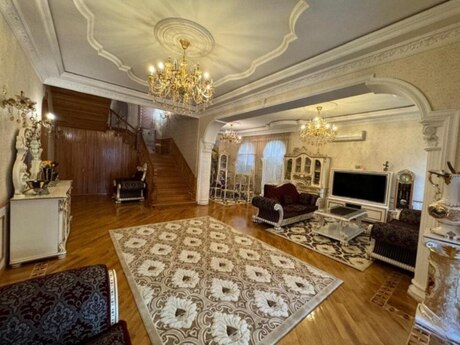 8 otaqlı həyət evi/bağ evi - Nəsimi m. - 600 m²