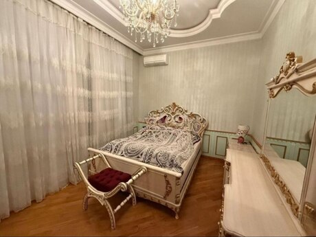 8 otaqlı həyət evi/bağ evi - Nəsimi m. - 600 m²