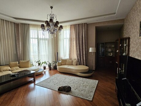 7 otaqlı yeni tikili - 28 May m. - 372 m²