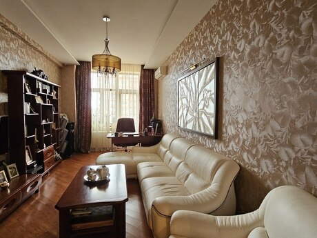 7 otaqlı yeni tikili - 28 May m. - 372 m²