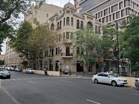 Elan №5452280 - Bakı, Sahil m., 7 otaqlı, 380 m², 4/4 mərtəbə