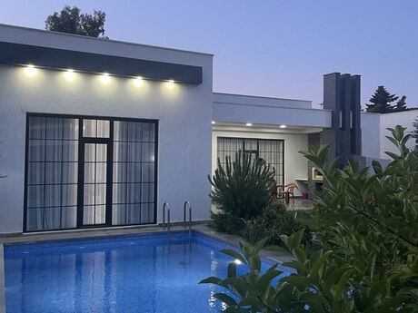 3 otaqlı həyət evi/bağ evi - Mərdəkan q. - 200 m²