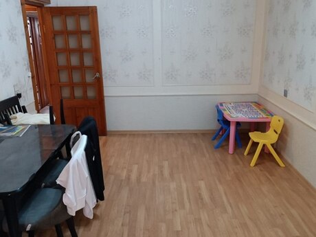 5 otaqlı köhnə tikili - Yeni Günəşli q. - 118 m²