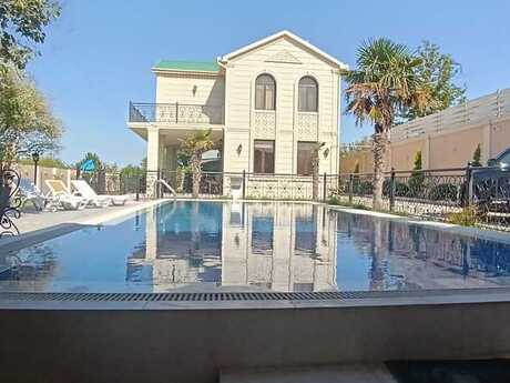 4 otaqlı həyət evi/bağ evi - Novxanı q. - 210 m²