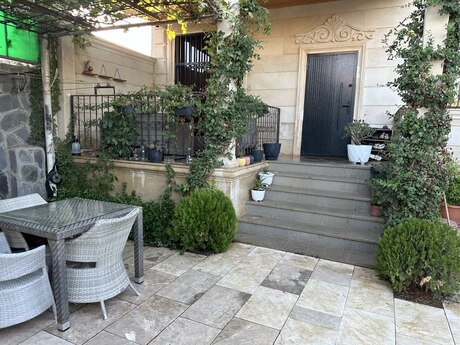 4 otaqlı həyət evi/bağ evi - Suraxanı r. - 200 m²