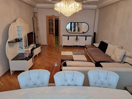 3-комнатная квартира, 136 м², İnşaatçılar: 308 000 ₼ 2