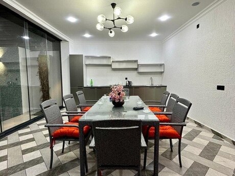 4 otaqlı həyət evi/bağ evi - Mərdəkan q. - 300 m²