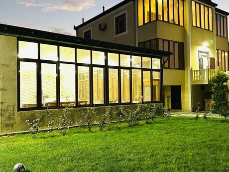 4 otaqlı həyət evi/bağ evi - Novxanı q. - 250 m²