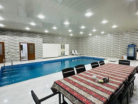 4 otaqlı həyət evi/bağ evi - Novxanı q. - 250 m²