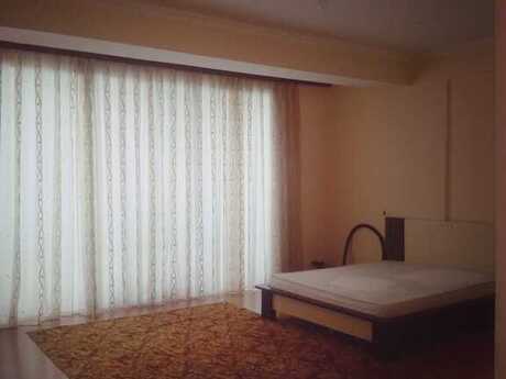 3-комн. офис - м. Элмляр Академиясы - 130 м²