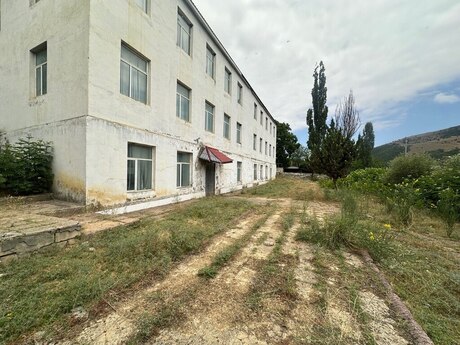 Obyekt - Yardımlı - 1384.6 m²
