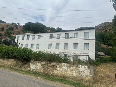Obyekt - Yardımlı - 1384.6 m²