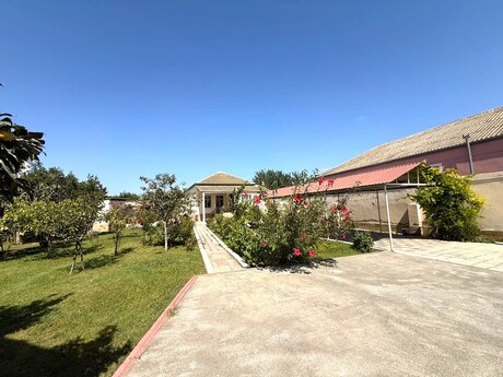 4 otaqlı həyət evi/bağ evi - Sabunçu q. - 150 m²
