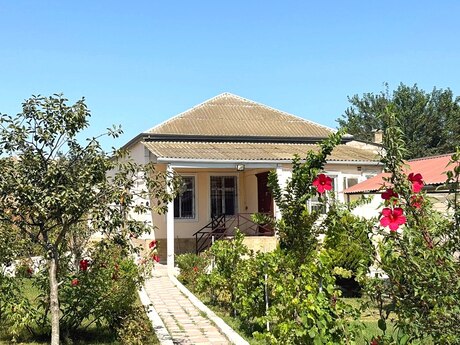 4 otaqlı həyət evi/bağ evi - Sabunçu q. - 150 m²