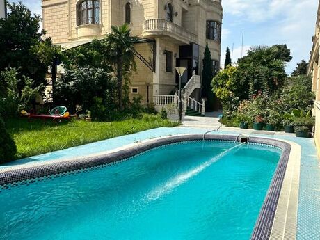 8 otaqlı həyət evi/bağ evi - Azadlıq Prospekti m. - 800 m²