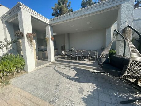 5 otaqlı həyət evi/bağ evi - Şüvəlan q. - 250 m²