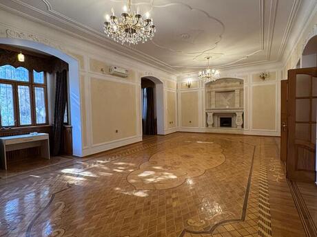 6 otaqlı həyət evi/bağ evi - Elmlər Akademiyası m. - 450 m²
