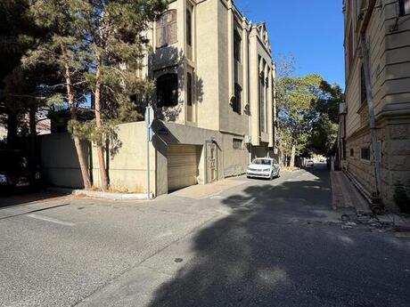 6 otaqlı həyət evi/bağ evi - Elmlər Akademiyası m. - 450 m²