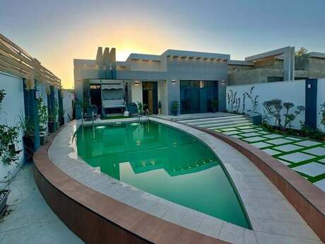 5 otaqlı həyət evi/bağ evi - Mərdəkan q. - 240 m²