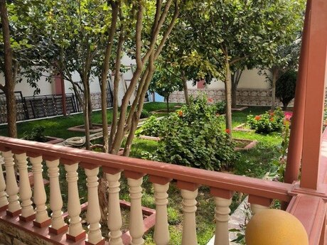 6 otaqlı həyət evi/bağ evi - Köhnə Günəşli q. - 367 m²