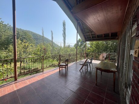 5 otaqlı həyət evi/bağ evi - Qax - 150 m²
