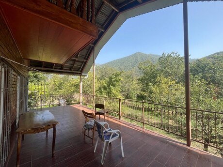 5 otaqlı həyət evi/bağ evi - Qax - 150 m²