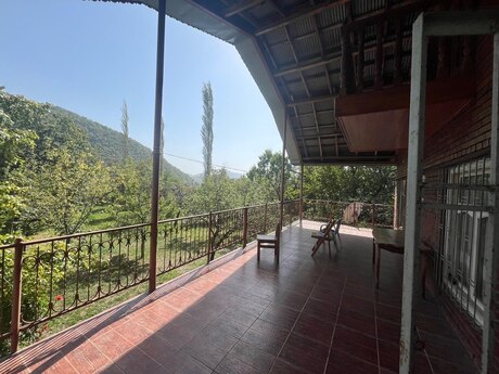 5 otaqlı həyət evi/bağ evi - Qax - 150 m²