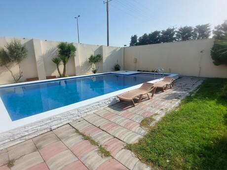 4 otaqlı həyət evi/bağ evi - Novxanı q. - 250 m²