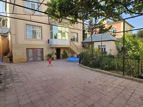 6 otaqlı həyət evi/bağ evi - Azadlıq Prospekti m. - 315 m²