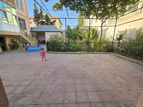 6 otaqlı həyət evi/bağ evi - Azadlıq Prospekti m. - 315 m²
