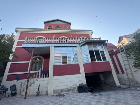 9 otaqlı həyət evi/bağ evi - Azadlıq Prospekti m. - 600 m²