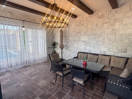 6 otaqlı həyət evi/bağ evi - Mərdəkan q. - 420 m²
