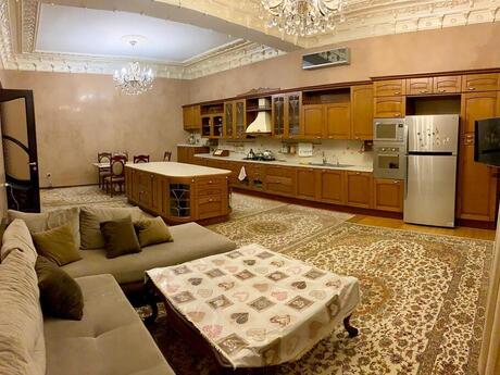 9 otaqlı həyət evi/bağ evi - Gənclik m. - 900 m²