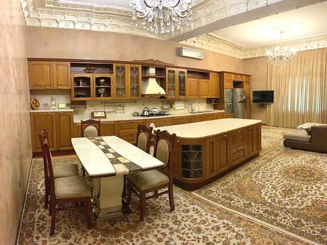 9 otaqlı həyət evi/bağ evi - Gənclik m. - 900 m²