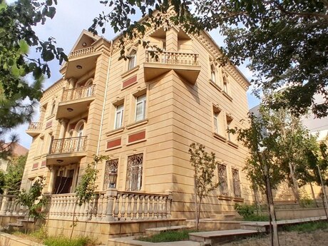 6 otaqlı həyət evi/bağ evi - Badamdar q. - 415 m²