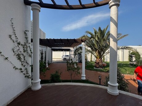 5 otaqlı həyət evi/bağ evi - Mərdəkan q. - 250 m²