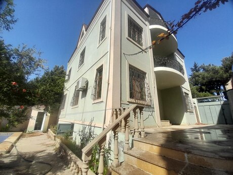 5 otaqlı həyət evi/bağ evi - Bakıxanov q. - 280 m²