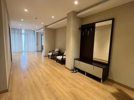 4 otaqlı yeni tikili - Şah İsmayıl Xətai m. - 200 m²
