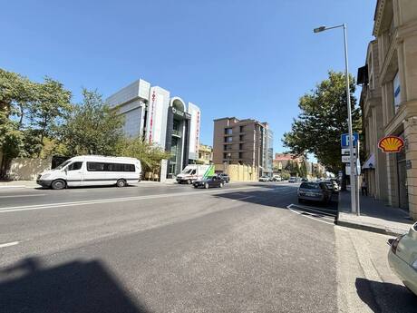 6 otaqlı həyət evi/bağ evi - Nərimanov r. - 300 m²