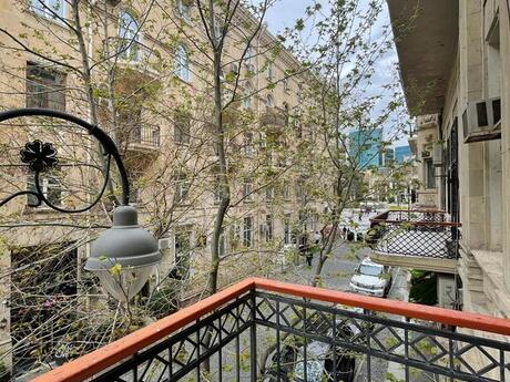 3 otaqlı köhnə tikili - Sahil m. - 140 m²