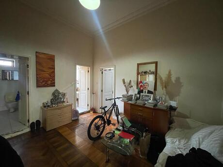 3 otaqlı köhnə tikili - Sahil m. - 140 m²