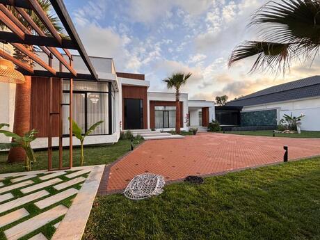 5 otaqlı həyət evi/bağ evi - Mərdəkan q. - 260 m²