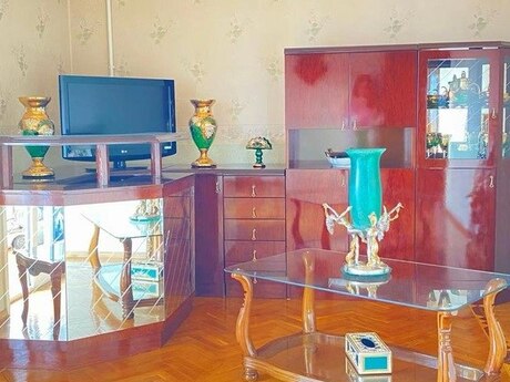 3 otaqlı köhnə tikili - 28 May m. - 92 m²