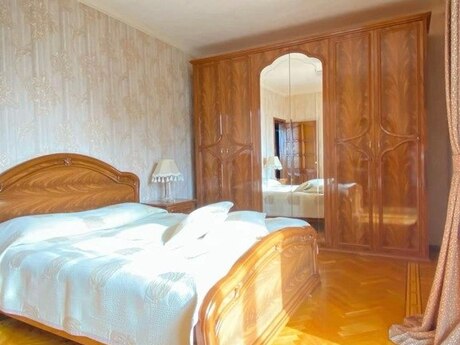 3 otaqlı köhnə tikili - 28 May m. - 92 m²