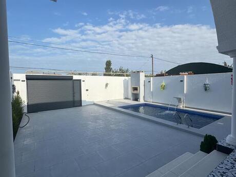 4 otaqlı həyət evi/bağ evi - Buzovna q. - 160 m²