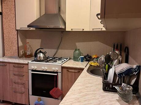 3 otaqlı köhnə tikili - İnşaatçılar m. - 80 m²