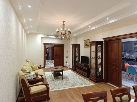 4 otaqlı yeni tikili - Elmlər Akademiyası m. - 190 m²