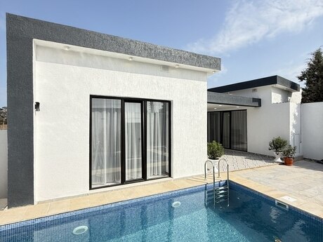 4 otaqlı həyət evi/bağ evi - Şüvəlan q. - 140 m²