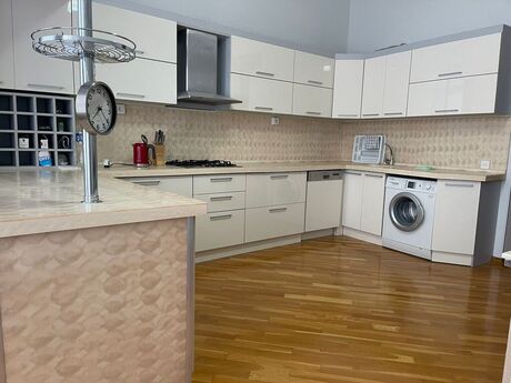 4 otaqlı köhnə tikili - İçəri Şəhər m. - 200 m²
