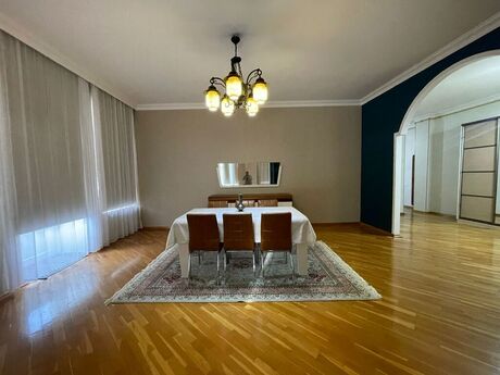 4 otaqlı köhnə tikili - İçəri Şəhər m. - 200 m²